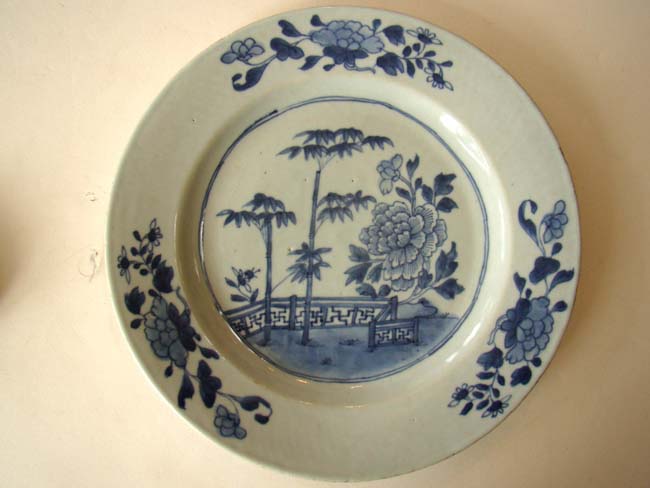 An 18th century Chinese Export Porcelain dinner plate
